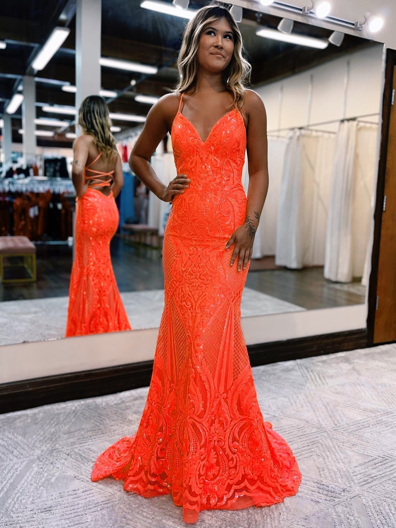 Vestido largo de fiesta ajustado de sirena rosa con escote en V y espalda descubierta con purpurina y escote en V