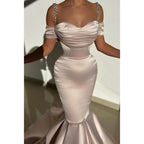Robe de soirée sirène en satin à bretelles spaghetti et perles 
