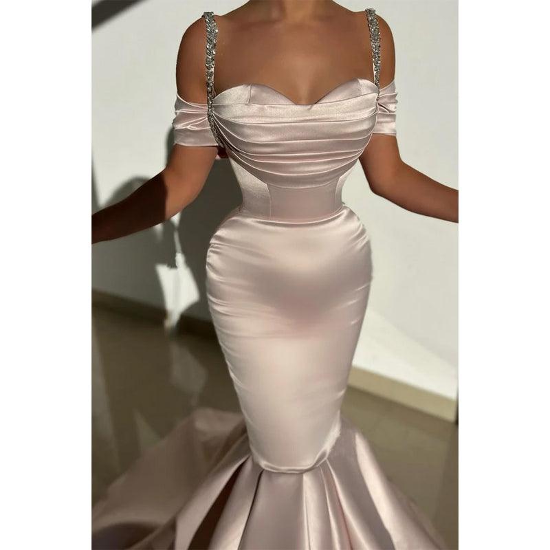 Robe de soirée sirène en satin à bretelles spaghetti et perles 