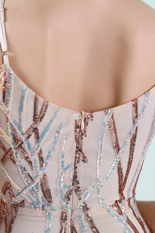 Robe de bal à fines bretelles dorées