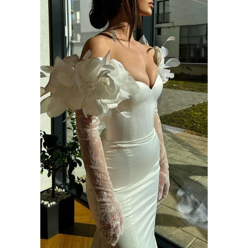 Superbe et charmante robe de bal sirène à manches longues, sans bretelles, en satin, avec fleurs