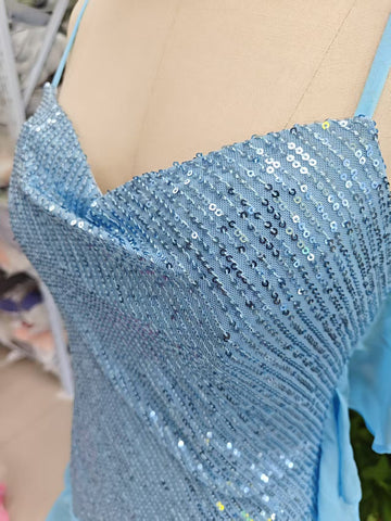 Robe de cocktail bleue à bretelles, sequins et volants en mousseline, modèle Y8253