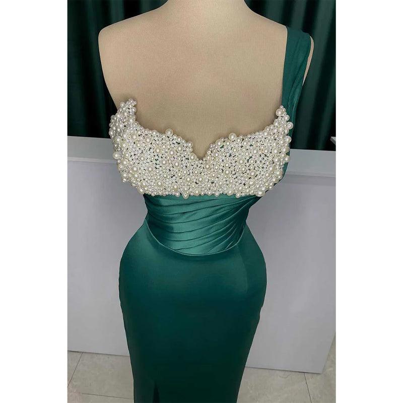 Robe de soirée en satin à épaules dénudées et perles avec traîne amovible 