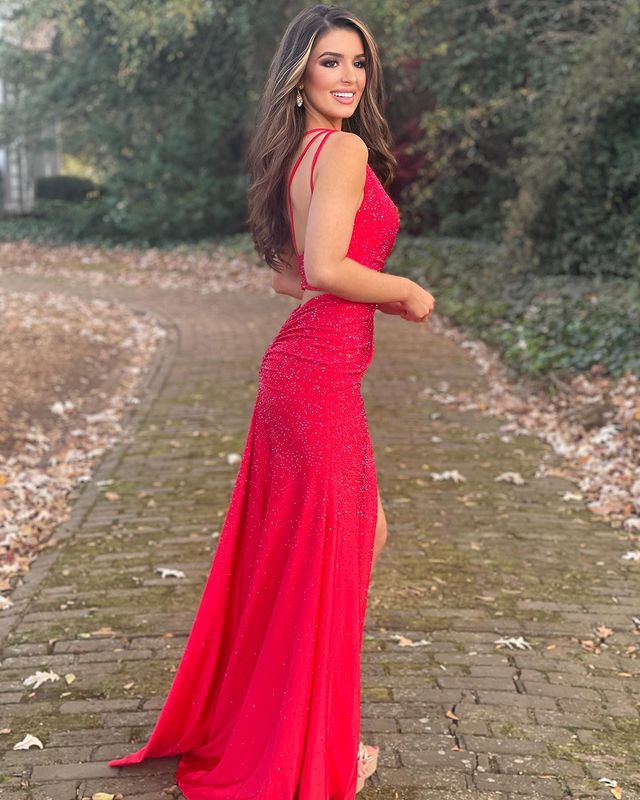 Vestido de fiesta de sirena de un solo hombro con cuentas y abertura