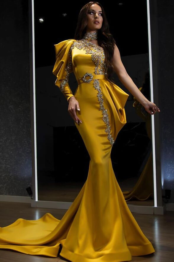 Vestido de fiesta amarillo estilo sirena con escote halter, un solo hombro y manga larga, con cuentas.
