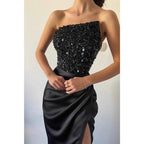 Robe de soirée longue noire sans bretelles avec haut à paillettes et fente 
