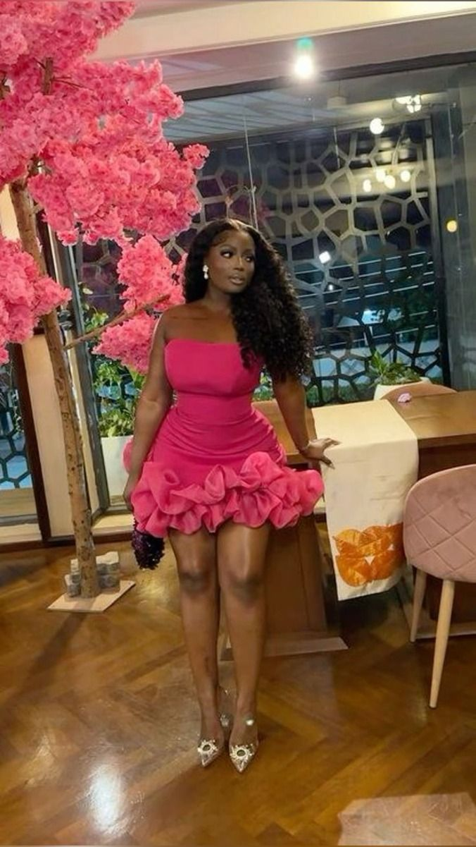 Robe de bal courte plissée rose fuchsia sans bretelles, modèle Y7853
