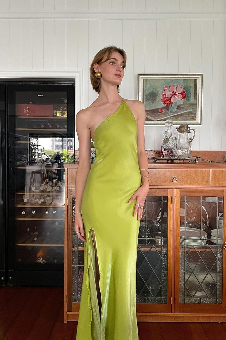 Robe de soirée fourreau verte élégante à une épaule, dos nu fendue, modèle Y8550