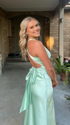 Robe de soirée sirène dos nu sexy en satin Y8119