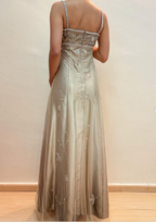 Robe de bal tendance en satin et tulle à fines bretelles et perles, coupe trapèze, modèle Y8139