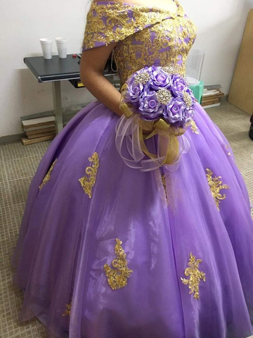 Encantador vestido de gala morado con hombros descubiertos para quinceañera Y6140