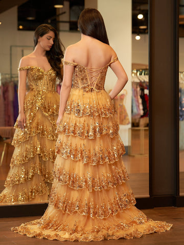 Robe de bal Gold Princess trapèze à épaules dénudées et corset orné de volants en dentelle