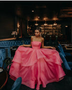 Vestido de fiesta de organza rosa claro, corte en A, sin tirantes