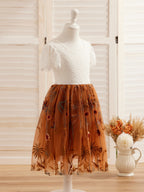 Vestido de niña de las flores color naranja quemado, blanco, encaje, tul y bordado hasta la rodilla 