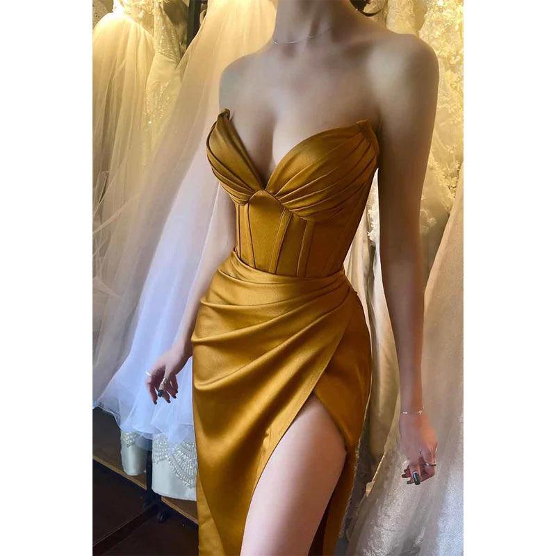 Vestido de fiesta formal largo con escote en V, satén plisado, corte tubo/columna y abertura 