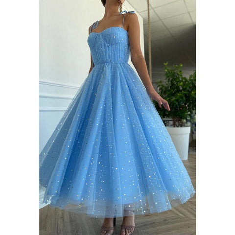 Robe de bal plissée en tulle pailleté à bretelles spaghetti, longueur thé 