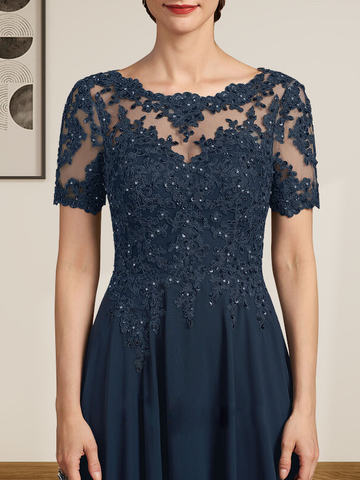 Vestido de corte A, escote ilusión, largo hasta el suelo, de gasa y encaje, con lentejuelas y pedrería, para la madre de la novia.