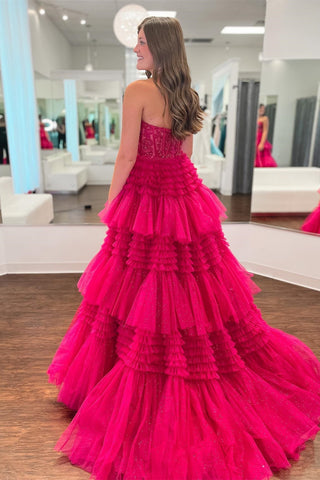 Vestido de graduación fucsia de corte A con escote corazón y tul escalonado
