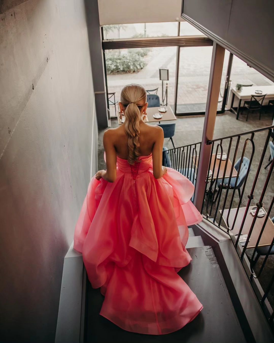 Vestido de fiesta de organza rosa claro, corte en A, sin tirantes