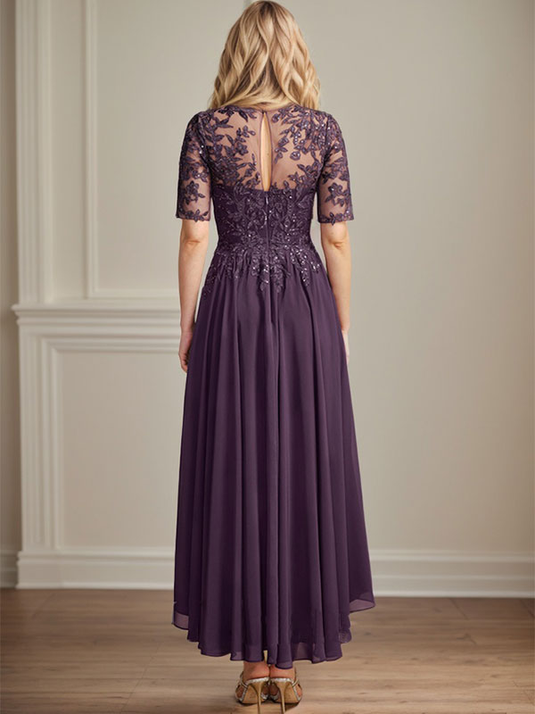 Robe de mère de la mariée asymétrique en mousseline de soie et dentelle, coupe trapèze, décolleté illusion, ornée de sequins 