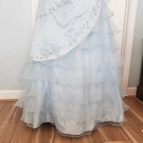 Elegante vestido de baile azul hielo con lentejuelas y cuentas, vestido de graduación de corte A con capas de tul Y7931