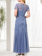 Robe longue bleue sirène à col rond ornée de perles, idéale pour la mère de la mariée