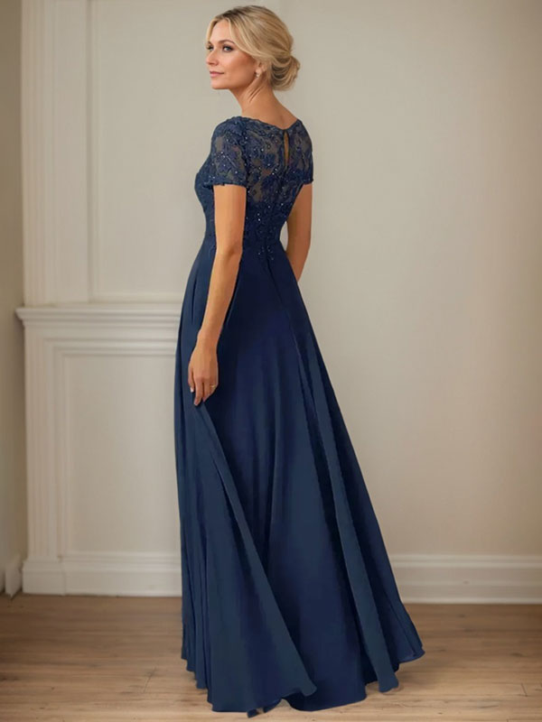 Robe en mousseline de soie bleu marine foncé, coupe trapèze, col bateau et sequins 