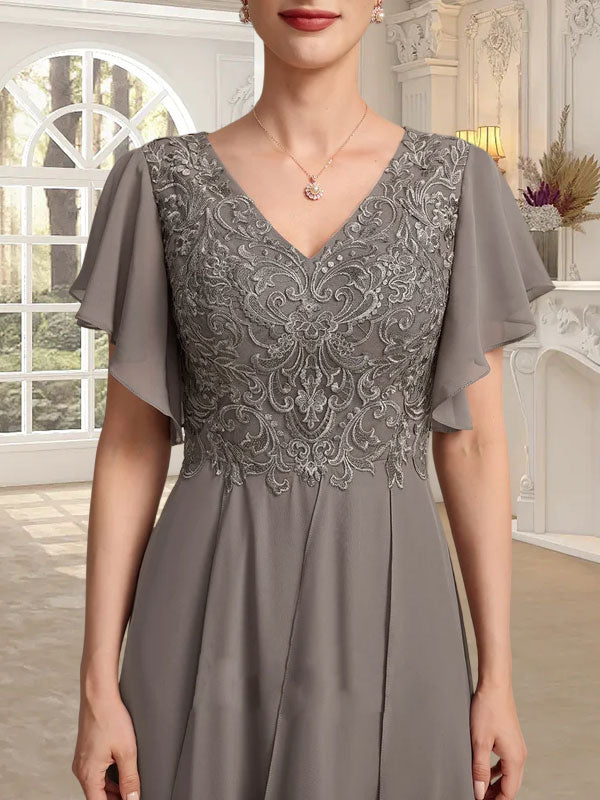 Vestido de novia de corte línea A, escote en V, largo hasta el tobillo, de gasa de encaje con volantes en cascada. 