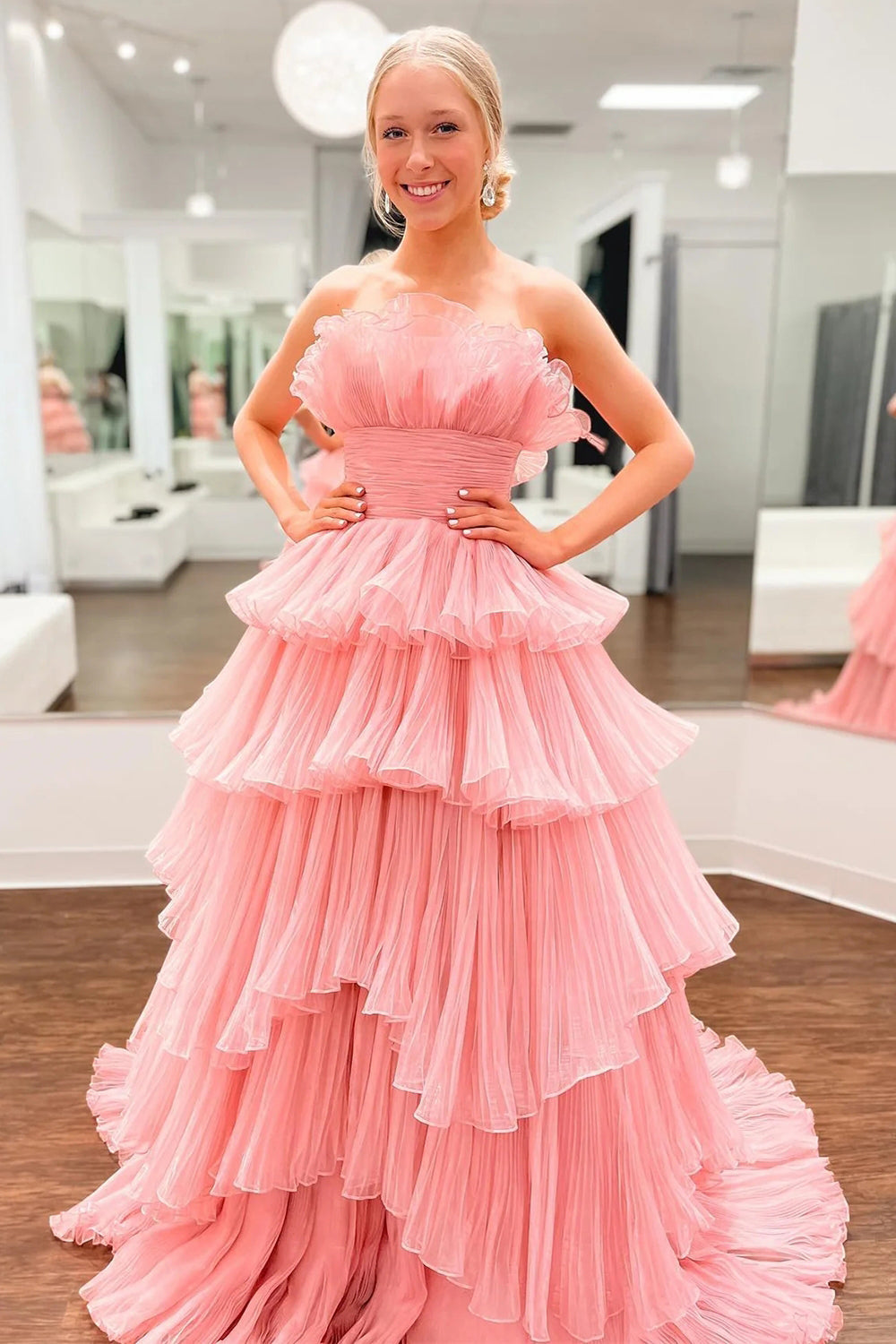 Charmante robe de bal longue bleue bustier trapèze à volants