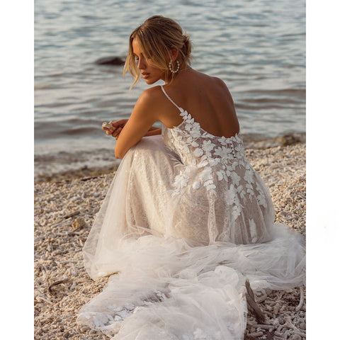 Vestido de novia moderno VIKTORIA para novia, con escote corazón, tirantes finos y botones. Vestido de novia para mujer, personalizable.