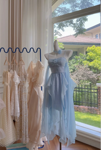 Robe de soirée simple bleue à fines bretelles en mousseline Y8581