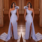 Robe de soirée charmante ornée de perles, fente latérale, robe de bal asymétrique en satin avec cape