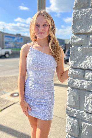 Robe de bal courte orange à paillettes et à une épaule, ornée de perles