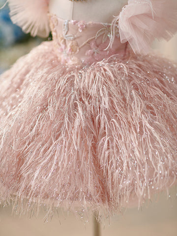 Vestido de bebé niña con elegantes adornos de mariposas rosas 