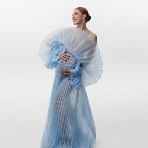 Elegante vestido premamá azul plisado para sesión de fotos, mangas abullonadas, vestido de organza transparente para fotografía de baby shower.