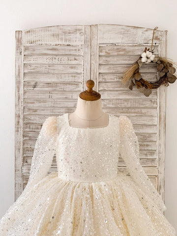 Vestido de cumpleaños de niña color marfil satinado hasta la rodilla 