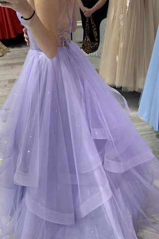 Robe de bal lilas à fines bretelles pailletées