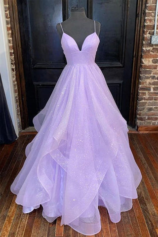 Robe de bal lilas à fines bretelles pailletées
