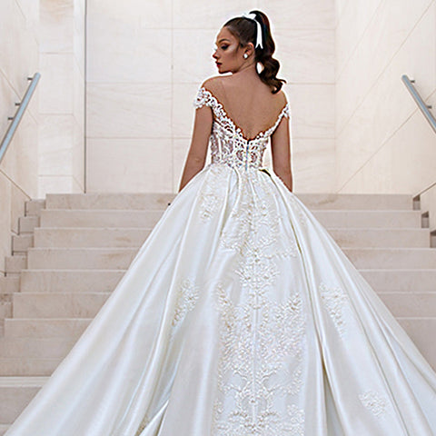 Robes de mariée sexy à épaules dénudées, coupe trapèze, dentelle appliquée, élégantes robes de mariée sans manches en satin avec perles et appliqué, parfaites pour une soirée plage.