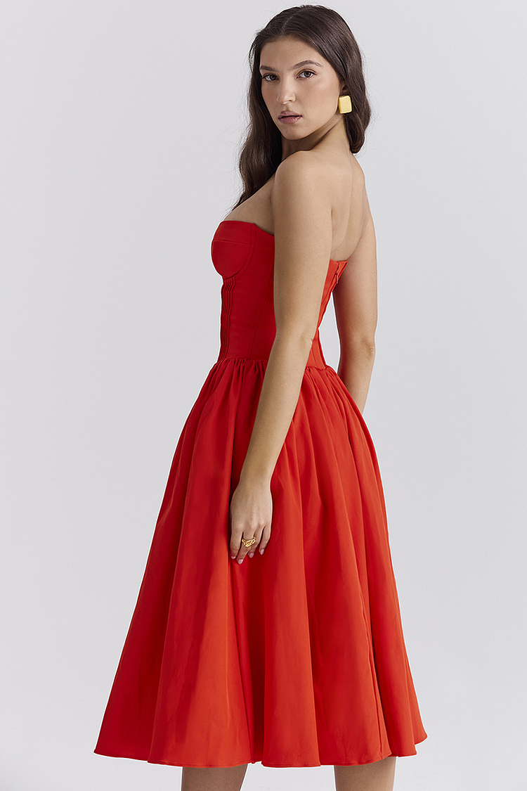 Robe midi rouge sans bretelles, corset et ourlet plissé, idéale pour les soirées de bal.
