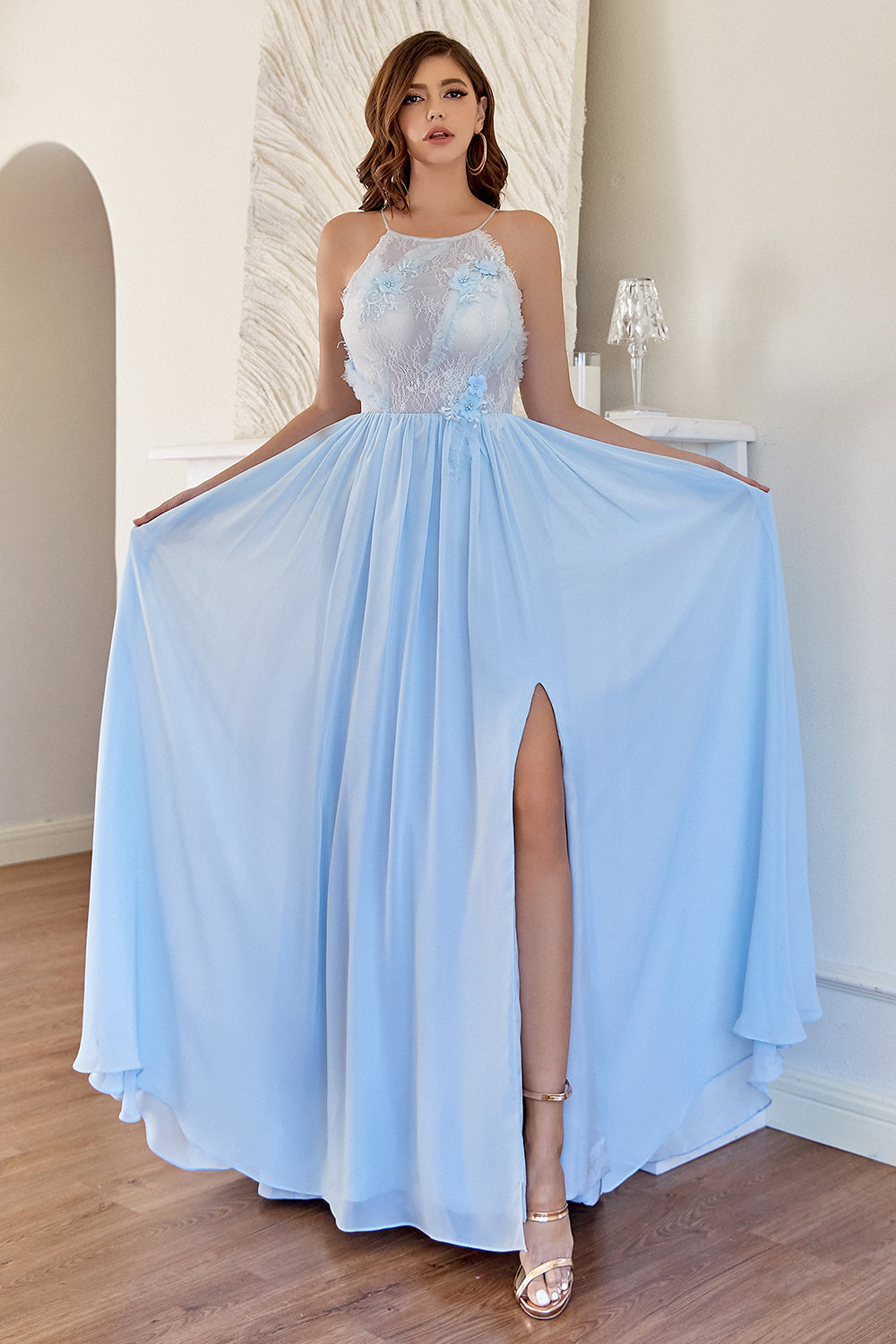 Robe de bal longue en mousseline légère avec dentelle