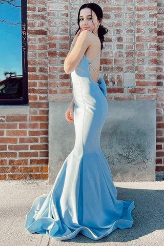 Robe de bal longue bleu clair à fines bretelles sirène et dos nu