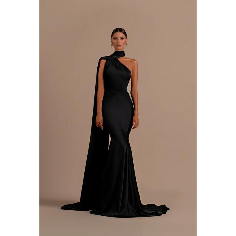 Vestido de fiesta formal largo negro con pliegues y cuello halter único