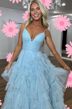 Vestido largo de fiesta rosa con tirantes finos, corte en A y volantes