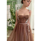 Robe de bal longue en tulle à bretelles spaghetti et appliques 