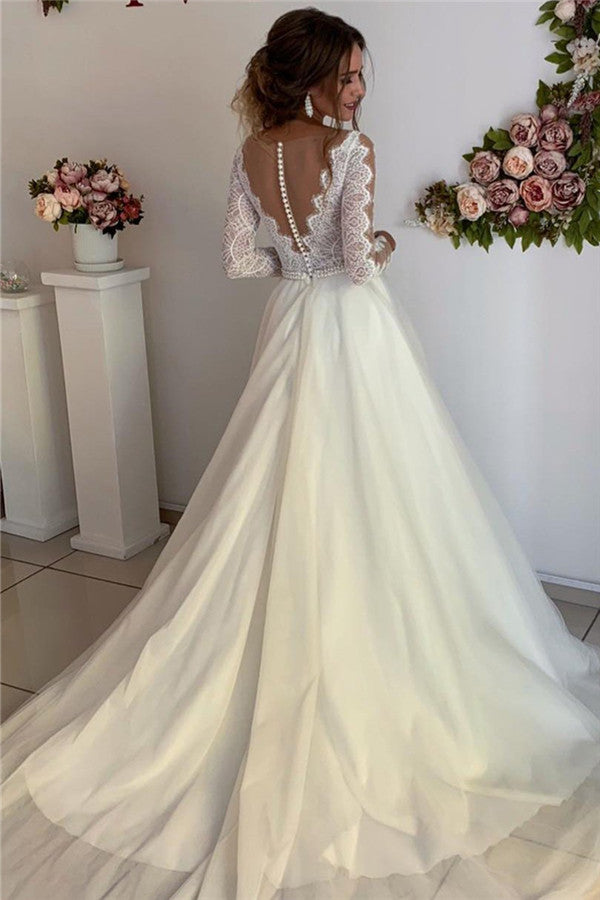 Robe de mariée en dentelle à manches longues ornée de perles