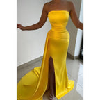 Robe de bal longue jaune sans bretelles, plissée et fendue sur le côté 