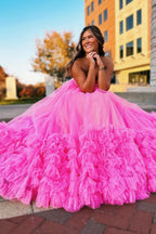 Robes de bal longues en tulle à volants et décolleté en cœur