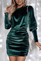 Robe moulante froncée à manches bouffantes en velours vert 