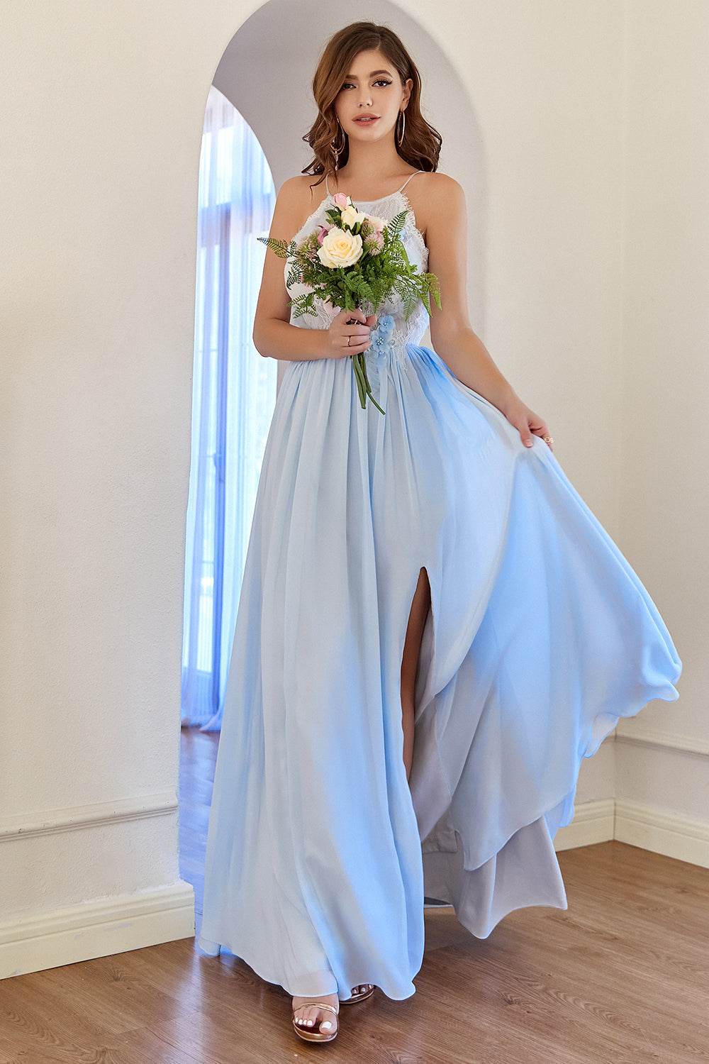 Robe de bal longue en mousseline légère avec dentelle